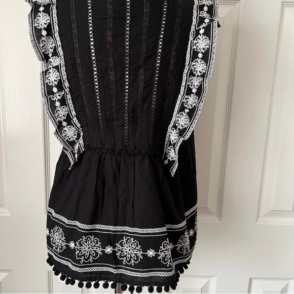Anthropologie Akemi & Kin, Black&White ruffle short sleeve embroidered top.Size2 - Picture 3 of 3